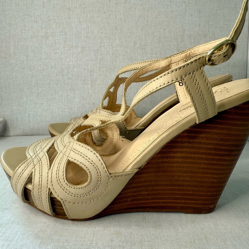 Seychelles Worth It Wedge Heel Sandals Cream, Size 8.5